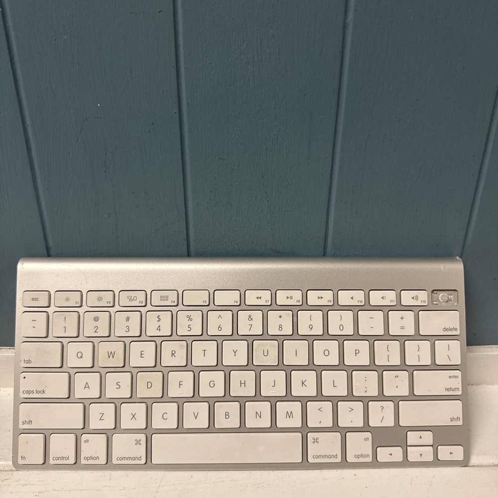 OEM Genuine Apple Bluetooth Wireless Keyboard Model A1314 Mac